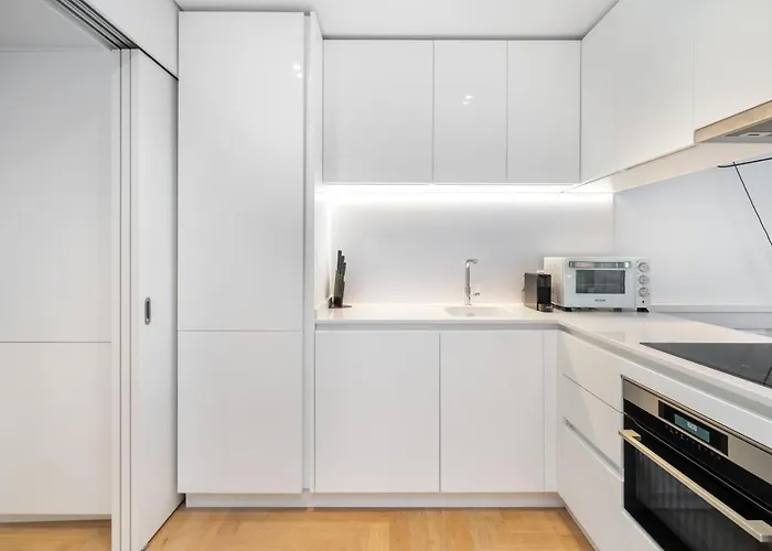 Whome The Boulevard Prime Location With Ac & Elevator * Lisboa