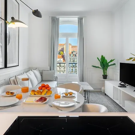 Whome The Boulevard Prime Location With Ac & Elevator דירה *