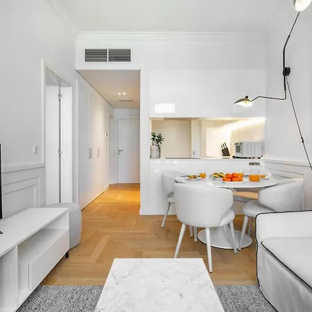 Whome The Boulevard Prime Location With Ac & Elevator Daire *