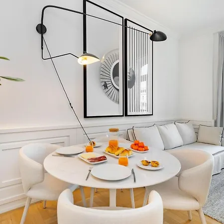 Whome The Boulevard Prime Location With Ac & Elevator Daire *