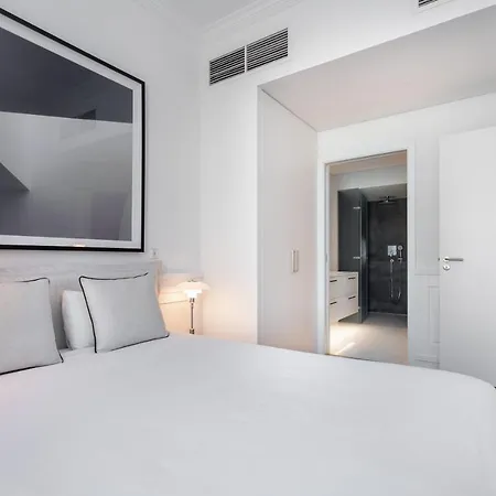 Whome The Boulevard Prime Location With Ac & Elevator Apartment